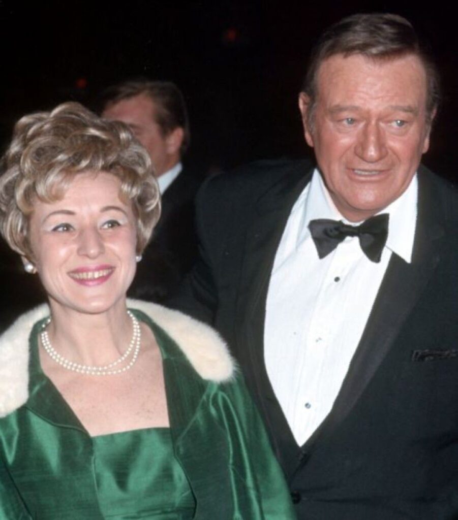 John Wayne Ehepartnerin: Die Frauen an der Seite der Hollywood-Legende John Wayne Ehepartnerin